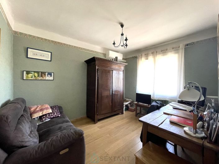 Image No.12-5 Bed Property for sale