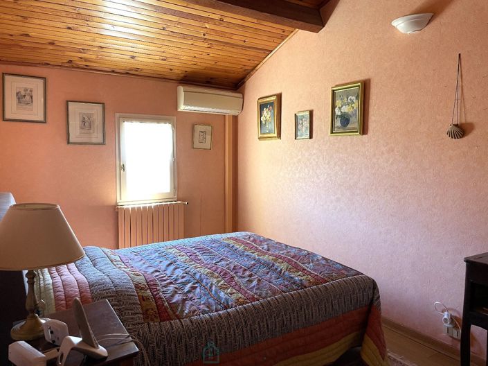 Image No.17-5 Bed Property for sale