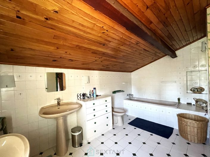 Image No.19-5 Bed Property for sale