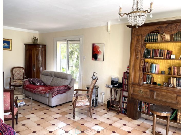 Image No.5-5 Bed Property for sale