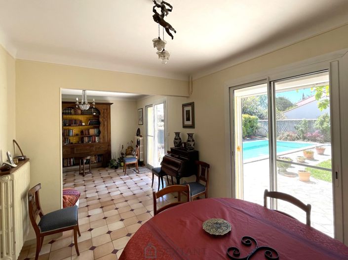 Image No.6-5 Bed Property for sale