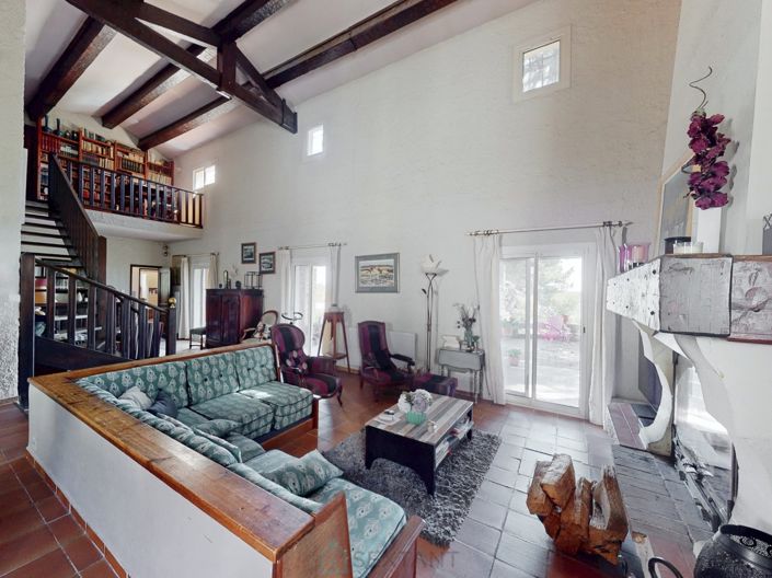 Image No.1-5 Bed Property for sale