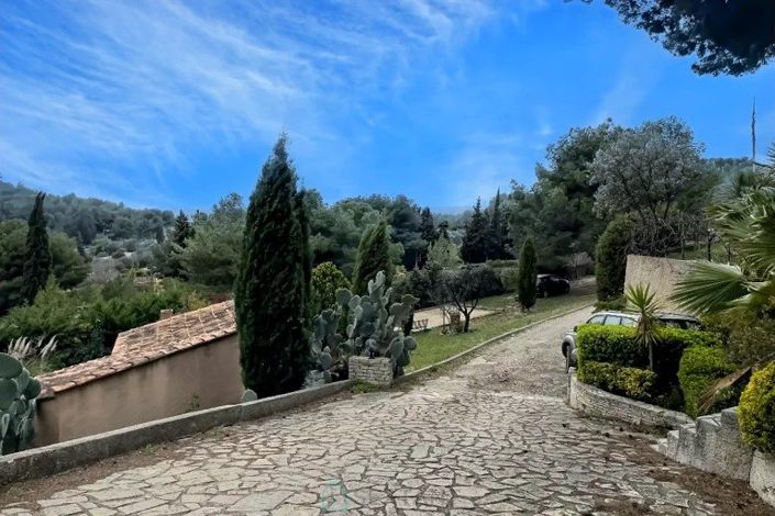 Image No.4-5 Bed Property for sale