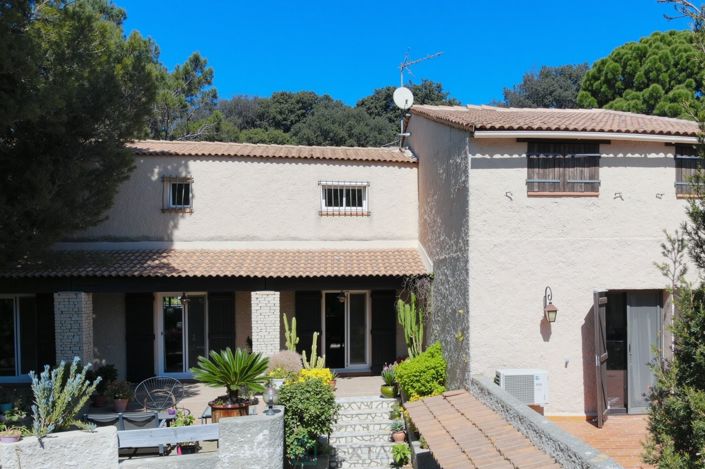 Image No.6-5 Bed Property for sale