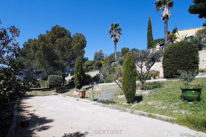 Image No.8-5 Bed Property for sale