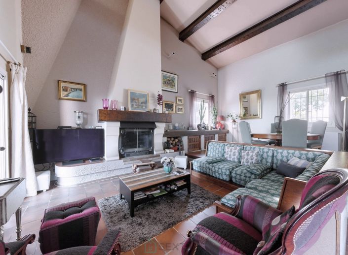 Image No.10-5 Bed Property for sale