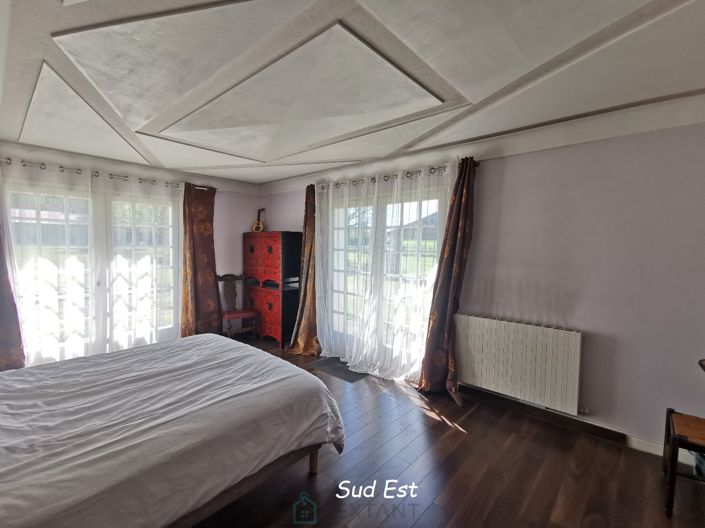 Image No.4-4 Bed Property for sale