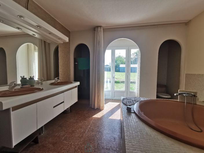 Image No.5-4 Bed Property for sale