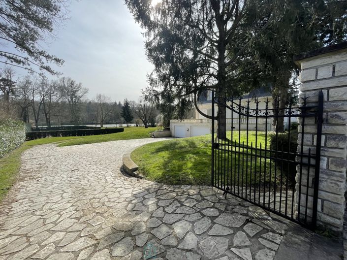 Image No.3-Propriété de 6 chambres à vendre à Boissettes