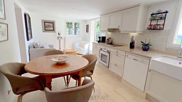 Image No.11-3 Bed Property for sale