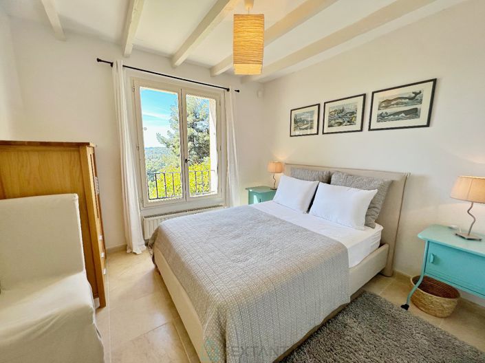 Image No.12-3 Bed Property for sale