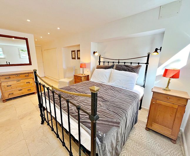 Image No.13-3 Bed Property for sale