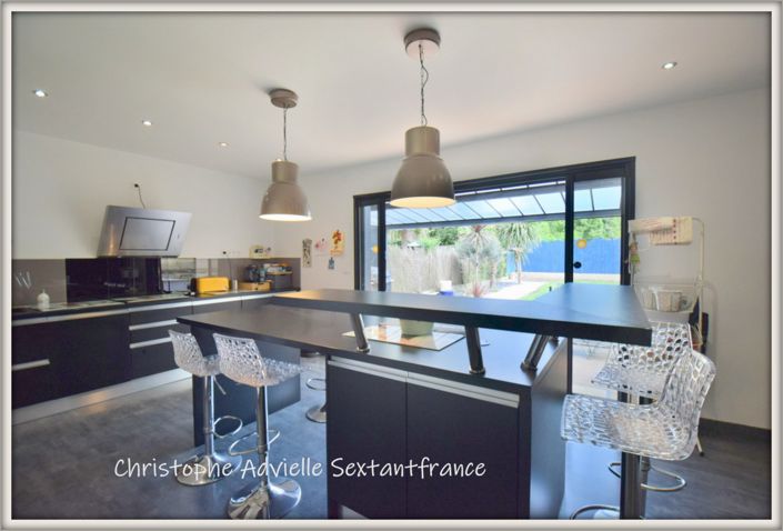 Image No.1-4 Bed Property for sale