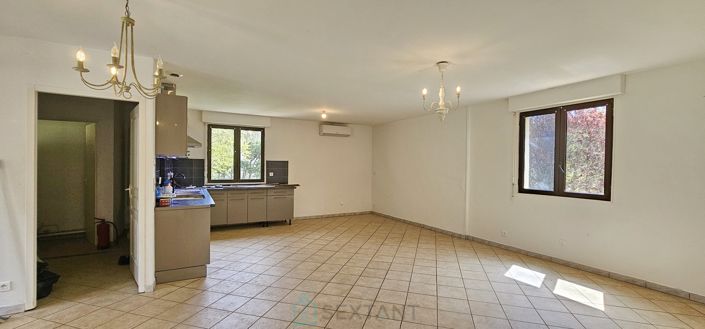 Image No.12-6 Bed House for sale