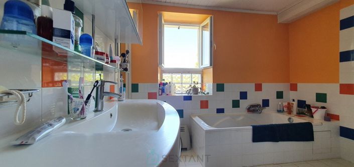 Image No.11-5 Bed Property for sale