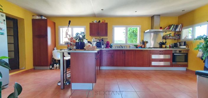 Image No.7-5 Bed Property for sale