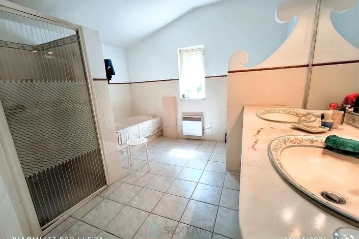 Image No.9-3 Bed Property for sale