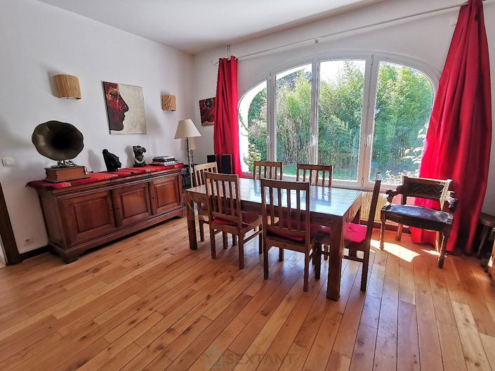 Image No.1-5 Bed House for sale