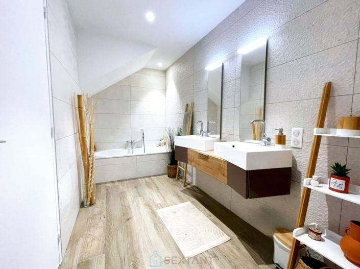 Image No.9-4 Bed Property for sale