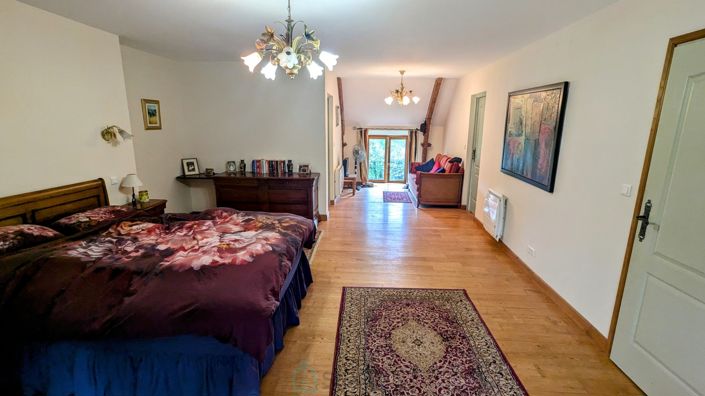 Image No.10-5 Bed Property for sale