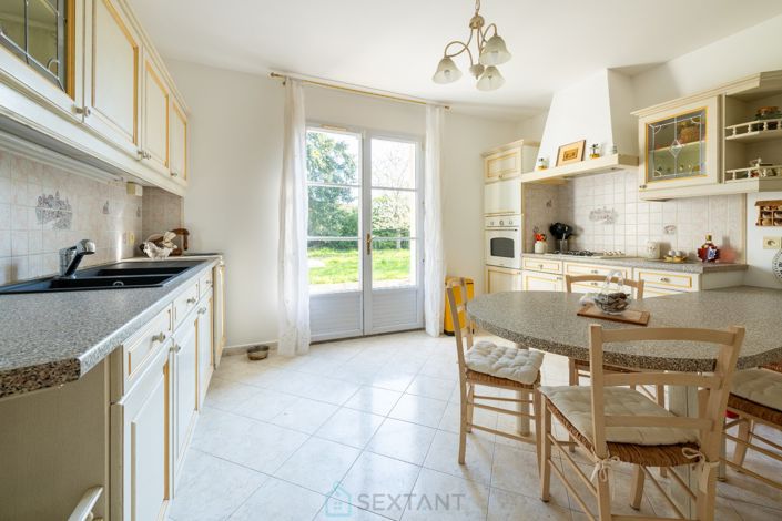 Image No.10-6 Bed House for sale