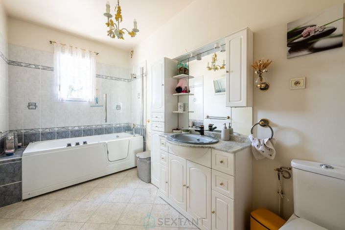 Image No.13-6 Bed House for sale