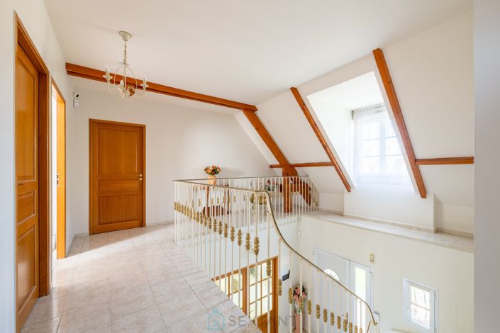 Image No.16-6 Bed House for sale