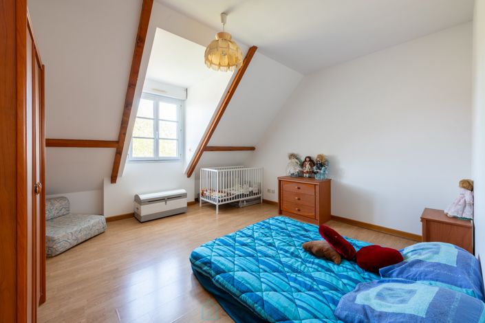 Image No.17-6 Bed House for sale