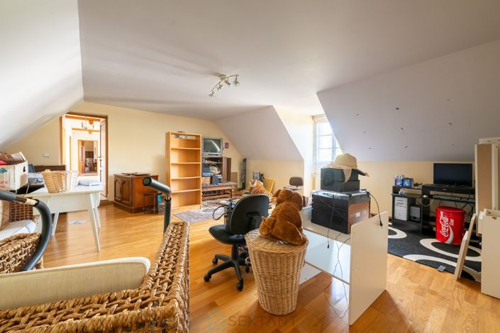 Image No.19-6 Bed House for sale