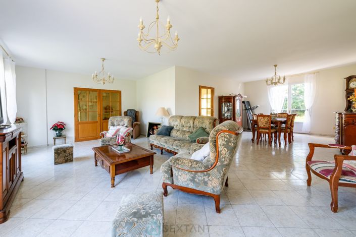 Image No.7-6 Bed House for sale