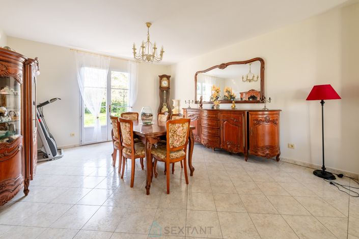 Image No.9-6 Bed House for sale