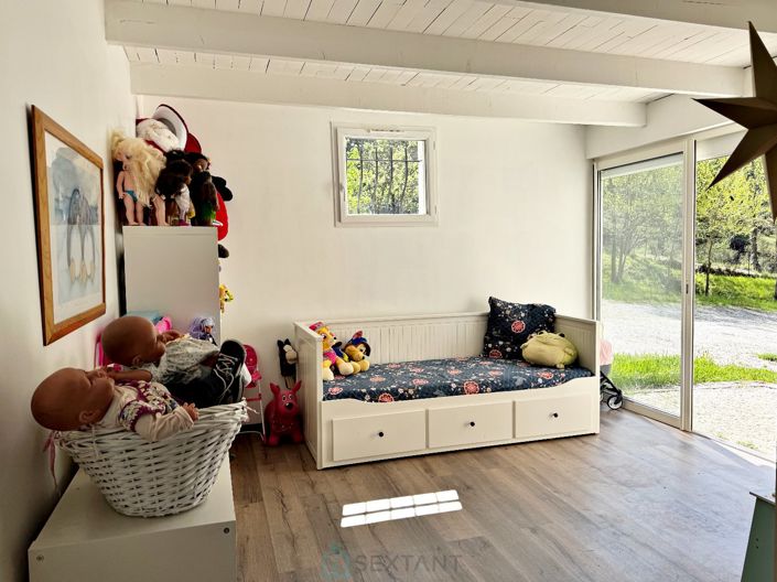 Image No.10-4 Bed Property for sale