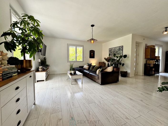 Image No.4-4 Bed Property for sale