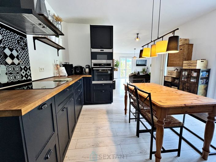 Image No.6-4 Bed Property for sale