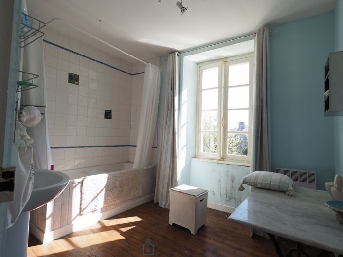 Image No.9-5 Bed House for sale