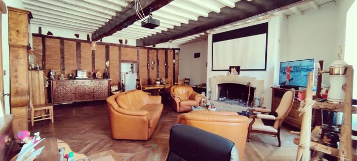 Image No.12-8 Bed Property for sale