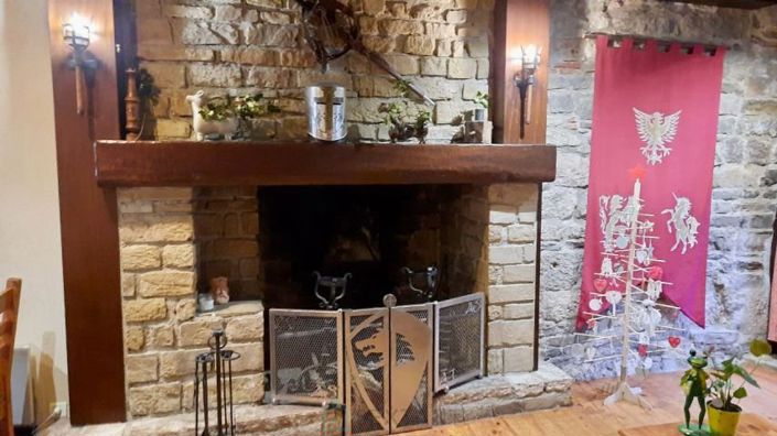 Image No.15-8 Bed Property for sale