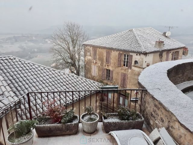 Image No.20-8 Bed Property for sale