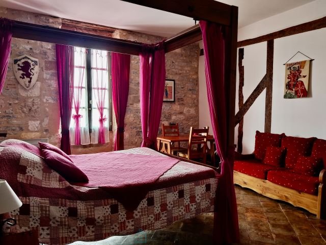 Image No.23-8 Bed Property for sale