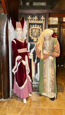 Image No.8-8 Bed Property for sale