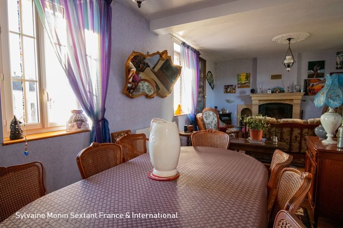 Image No.10-3 Bed Property for sale