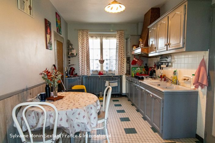 Image No.11-3 Bed Property for sale