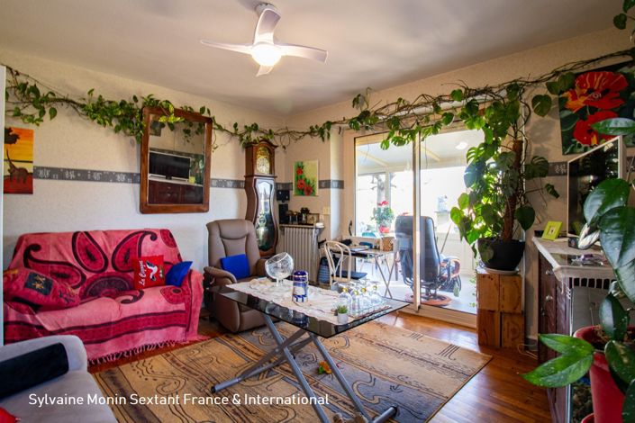 Image No.9-3 Bed Property for sale