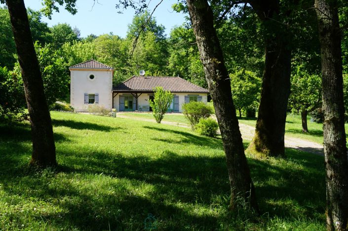Image No.1-4 Bed Property for sale