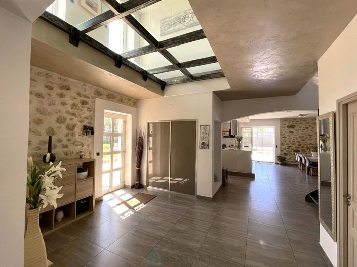 Image No.2-4 Bed Villa for sale