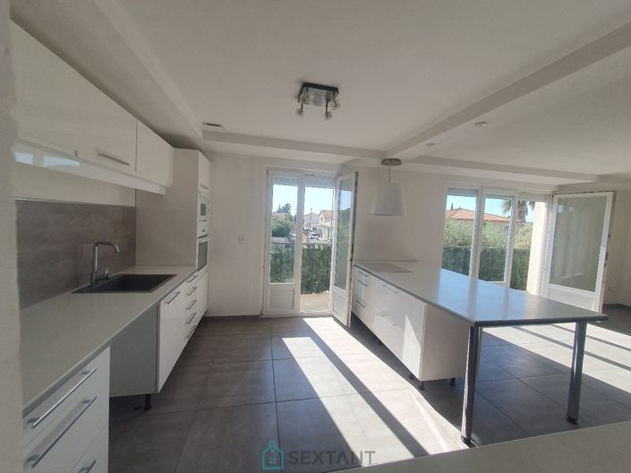 Image No.5-3 Bed Property for sale