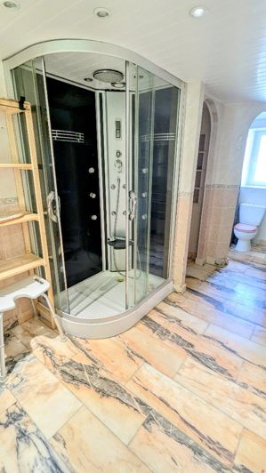 Image No.17-3 Bed Property for sale