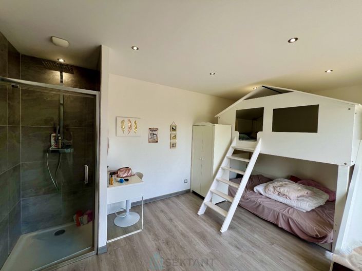 Image No.10-3 Bed House for sale