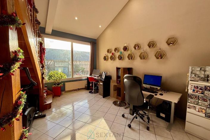 Image No.5-10 Bed House for sale