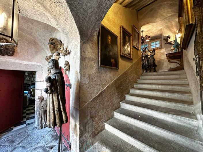 Image No.8-16 Bed Chateaux for sale